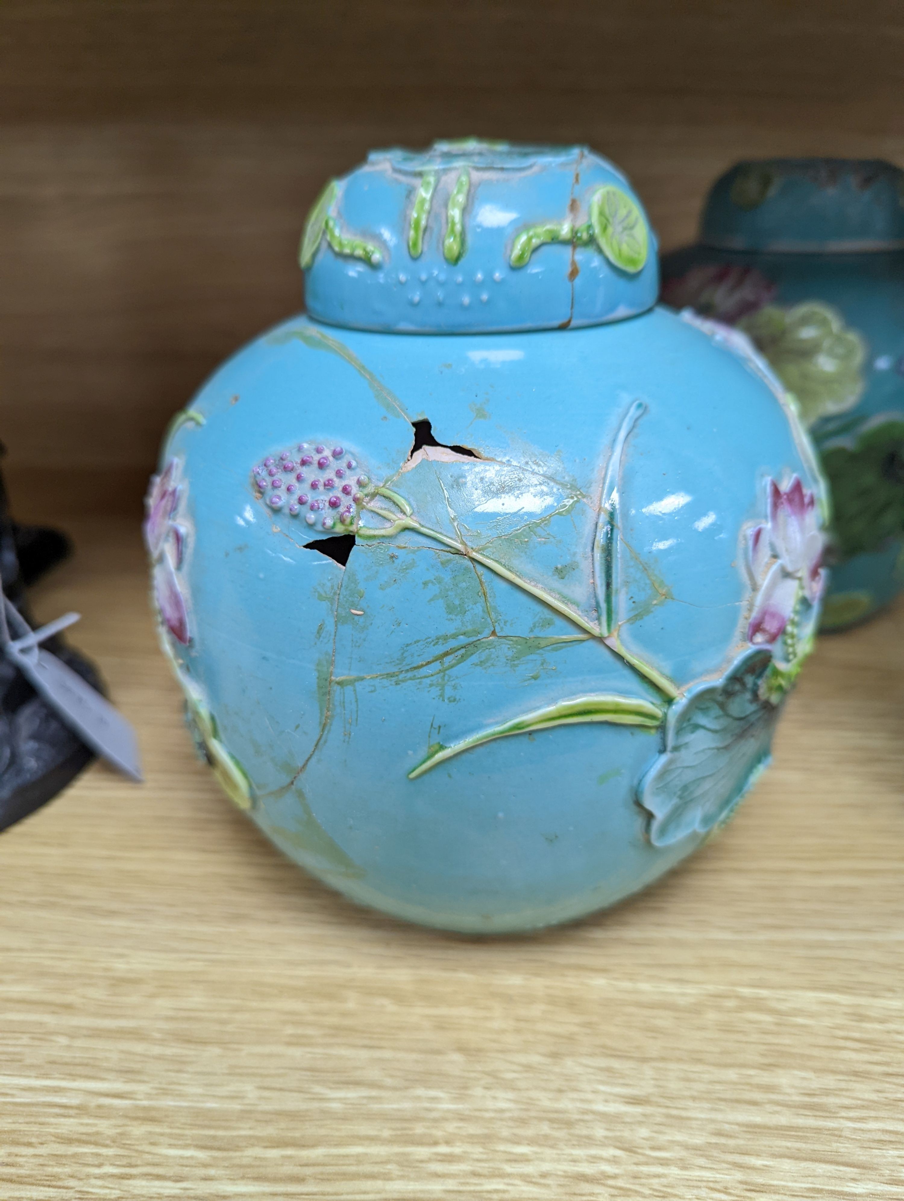 A pair of Chinese enamelled porcelain jars and covers, early 20th century, 17.5cm